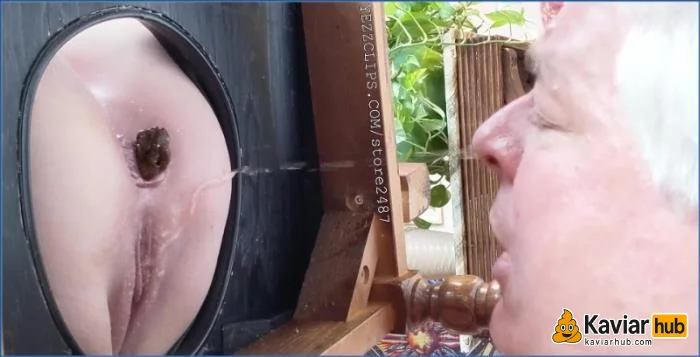 Feed from Bastienne to Her Toilet Slave with Fresh Caviar in Domineering romp herunterladen auf KaviarHub