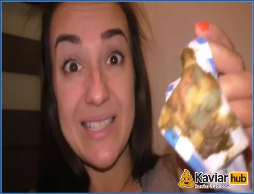 Sarah schluckt ihren eigenen Kaviar bei dreckiger Solo-Show - ähnliches Kaviar Video auf KaviarHub
