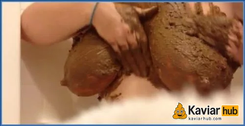 Allura schmiert ihren Stuhlgang genüsslich über ihre dicken Titten - Kaviar Scat Video auf KaviarHub
