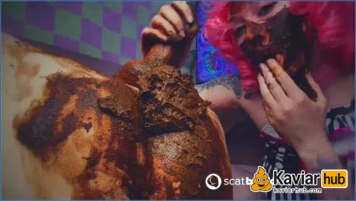Sweet Betty Parlour beim schmutzigen Kaviarspiel auf der Couch herunterladen auf KaviarHub