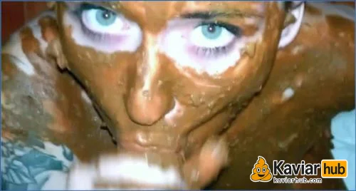 Dirty Betty lutscht Schwanz und macht dabei ihr Geschäft - Kaviar Scat Video auf KaviarHub