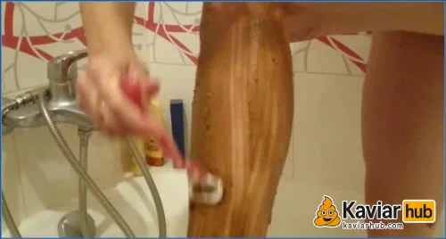 Natalya schmiert sich Kaviar wie Rasiergel über den ganzen Körper - Kaviar Scat Video auf KaviarHub