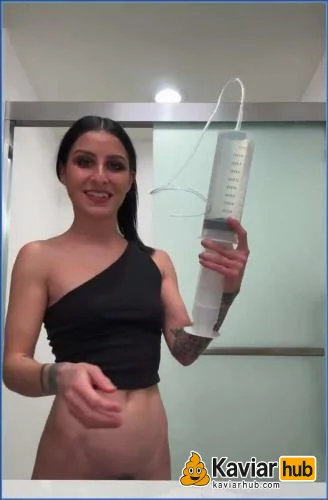 Kaitlyn Katsaros spült beim Einlauf ihren Arsch sauber herunterladen auf KaviarHub
