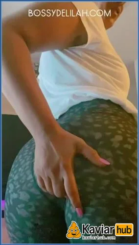 Bossy Delilah belohnt Paypig Steven mit ihren Fürzen - Kaviar Scat Video auf KaviarHub