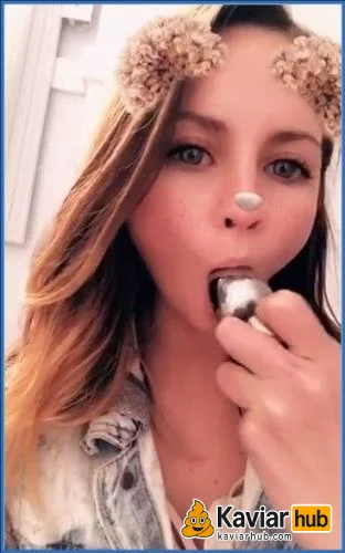 LilbuttLex leckt ihren Buttplug nach dem Anal blank - Kaviar Scat Video auf KaviarHub