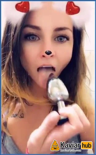 LilbuttLex leckt ihren Buttplug sauber nach dem Analspiel - Kaviar Scat Video auf KaviarHub