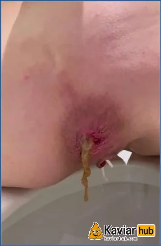Kaitlyn Katsaros wichst sich einen und kackt dabei ab herunterladen auf KaviarHub