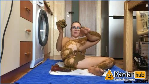 Ella Gilbert vollscheißt ihre Strumpfhose im Kaviar-Spektakel Teil 2 herunterladen auf KaviarHub