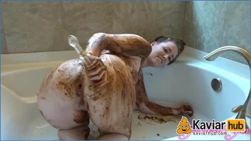 Goddess Ryan schmiert Kaviar am Körper und fickt sich anal mit Glasdildo - Kaviar Scat Video auf KaviarHub