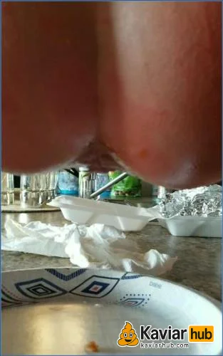 LilbuttLex wird mit scharfen Hot Wings hart bestraft herunterladen auf KaviarHub