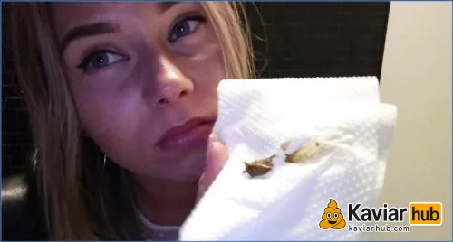 HotDirtyIvone macht ihren stinkenden Stuhlgang draußen in der Öffentlichkeit - Kaviar Scat Video auf KaviarHub