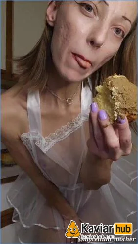 Mycelium Mother knetet ihren Scat Cake aus frischem Kaviar herunterladen auf KaviarHub