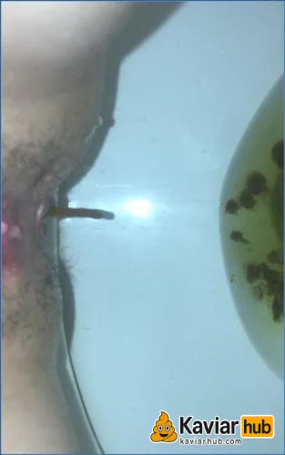 Missellie schmiert ihren Kaviar und pisst sich solo nass herunterladen auf KaviarHub
