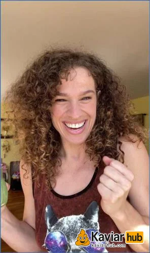VibeWithMolly macht sich als Nacktmodel beim Posen in die Hose herunterladen auf KaviarHub