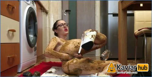 Ella Gilbert schmiert Kaviar in extremen High Heels - Kaviar Scat Video auf KaviarHub