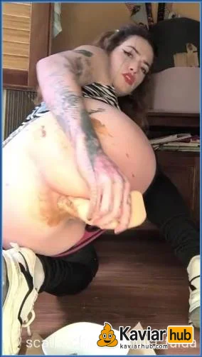 Malafalda serviert sich mit Foodplay und derbem Kaviar - Kaviar Scat Video auf KaviarHub