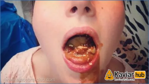 Elecebra nascht ihre süßen Kaviar-Candies vor der Kamera - Kaviar Scat Video auf KaviarHub