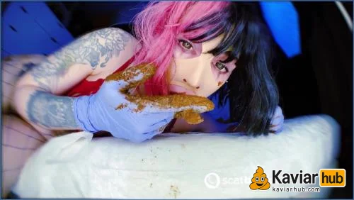 Sweet Betty Parlour stopft sich zwei volle Ladungen Kaviar ins Höschen - Kaviar Scat Video auf KaviarHub