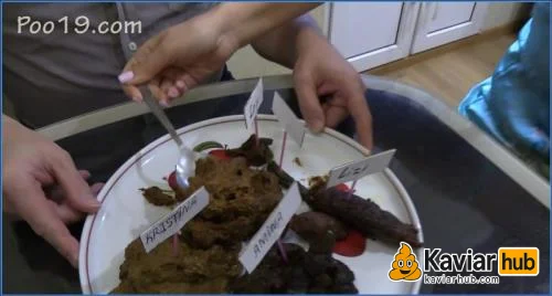 Milana Smelly und ihre Girls füttern den Sklaven hart herunterladen auf KaviarHub