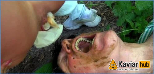 Lady Amy bedient ihren Toilettensklaven im Wald mit Kaviar P2 herunterladen auf KaviarHub