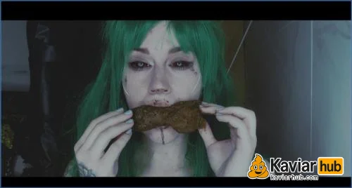 SweetBettyParlour zelebriert ihr düsteres Scat-Hobby im Dark-Wave-Stil - ähnliches Kaviar Video auf KaviarHub
