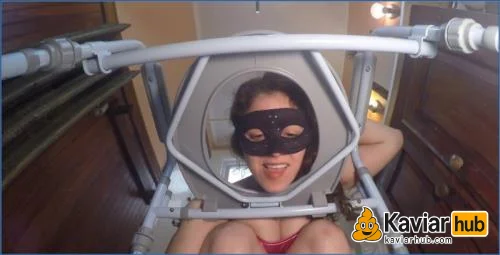 Love Rachelle macht ihren Toilettensklaven zum Kaviar-Empfänger ohne Ausweg - Kaviar Scat Video auf KaviarHub