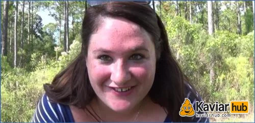 Samantha Starfish macht sich beim Wandern in die Windel - Kaviar Scat Video auf KaviarHub