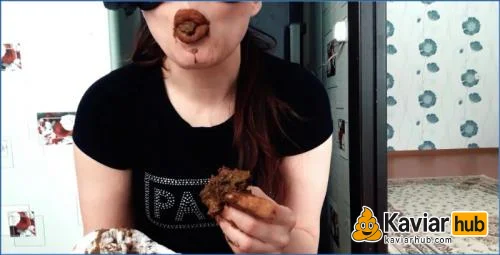 Scatlina frisst Kaviar aus weißer Strumpfhose - Kaviar Scat Video auf KaviarHub