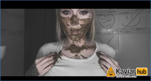 SweetBettyParlour beschmiert altes T-Shirt mit Kaviar im Camo-Look herunterladen auf KaviarHub