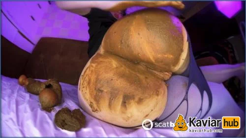 Sweet Betty Parlour stopft sich beim dreckigen Kaviarspiel richtig voll herunterladen auf KaviarHub