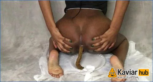 Cutie Syren liebt ihren morgendlichen Stuhlgang im Solo herunterladen auf KaviarHub