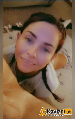 LilbuttLex leckt ihrem Master devot den Arsch sauber - ähnliches Kaviar Video auf KaviarHub