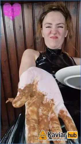 Kitty Skatt füttert dich in Latex mit Spucke und Kaviar in POV herunterladen auf KaviarHub