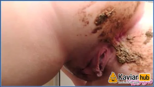 Smear Goddess Ryan's Ass with Caviar and Get It Clean herunterladen auf KaviarHub