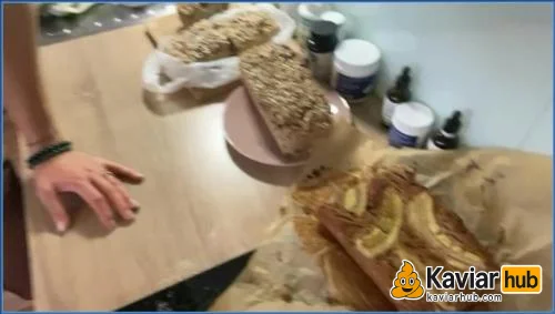 Linda's Fresh Scat from Austria-HD herunterladen auf KaviarHub