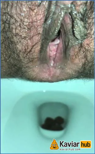 EFRO Sabrina Openly Pooping and Chatting on Camera herunterladen auf KaviarHub