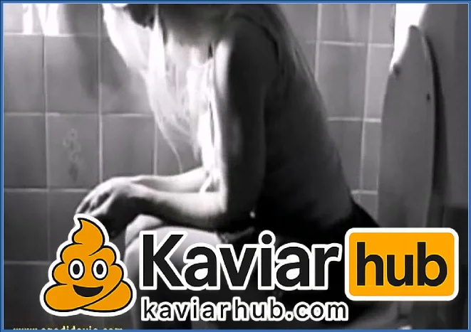 Ana Didovic in Schwarz-Weiß beim hemmungslosen Kaviar-Spiel - Kaviar Scat Video auf KaviarHub